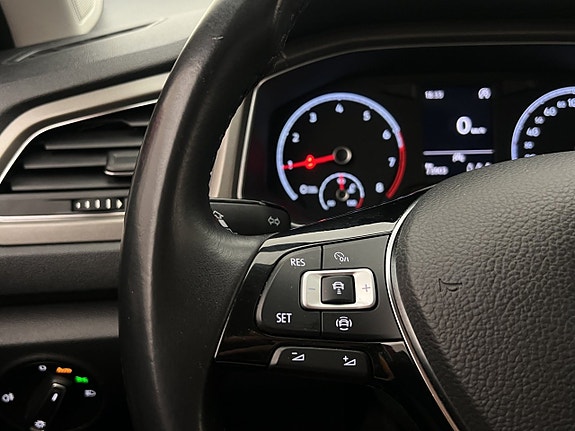 Volkswagen T-Roc 15 of 28