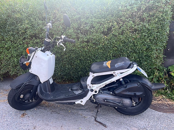 Honda Zoomer 4 of 5