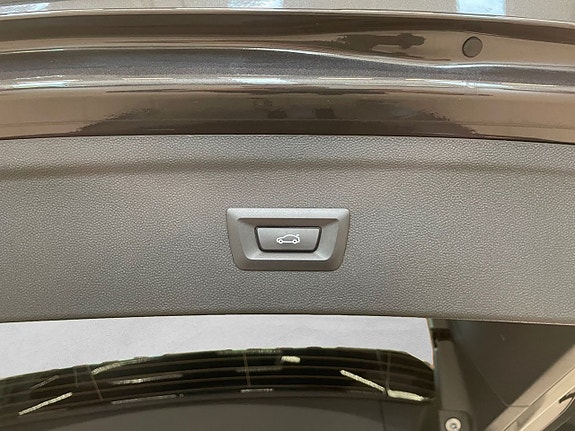 BMW iX 17 of 26