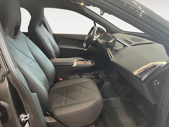 BMW iX 15 of 26