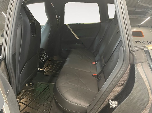 BMW iX 14 of 26