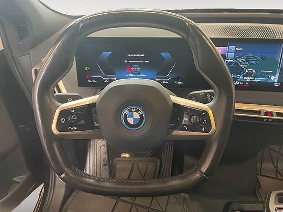 BMW iX 13 of 26