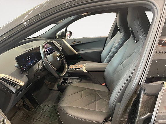 BMW iX 9 of 26