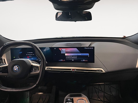 BMW iX 10 of 26