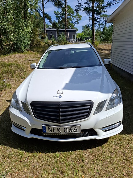 Mercedes-Benz E200 2 of 17