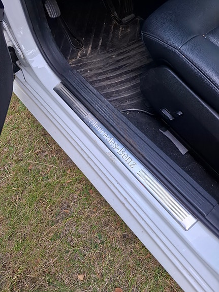 Mercedes-Benz E200 13 of 17