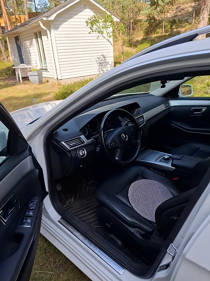 Mercedes-Benz E200 14 of 17