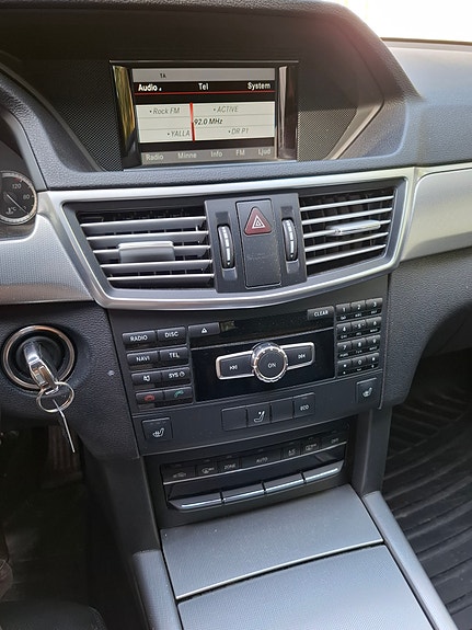 Mercedes-Benz E200 6 of 17
