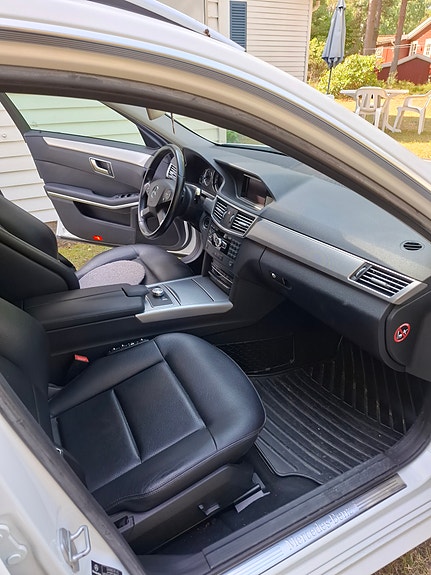 Mercedes-Benz E200 10 of 17