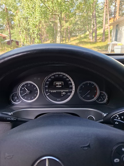 Mercedes-Benz E200 5 of 17