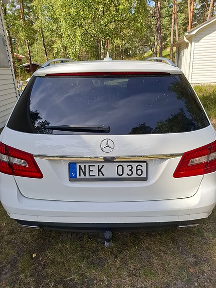 Mercedes-Benz E200 3 of 17