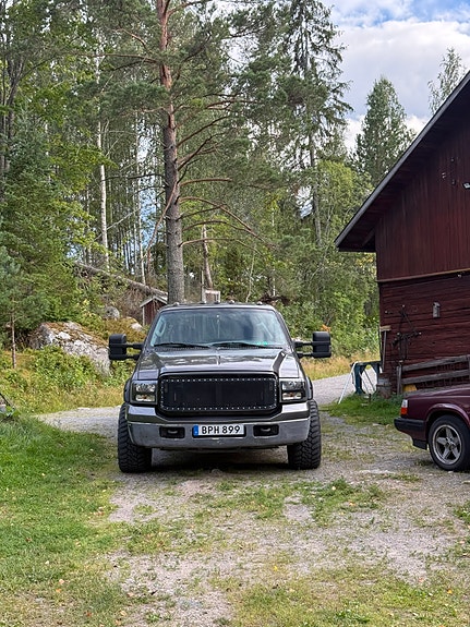 Ford F-250 2 of 17