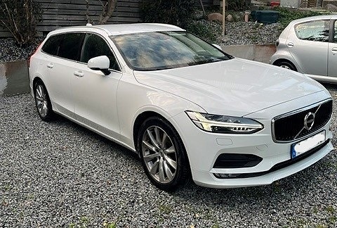 Volvo V90 2 of 9