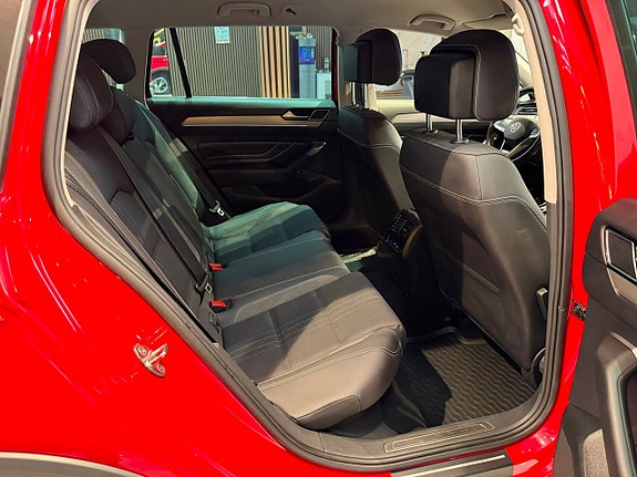 Volkswagen Passat Alltrack 23 of 30