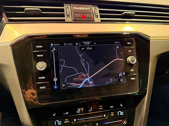 Volkswagen Passat Alltrack 16 of 30