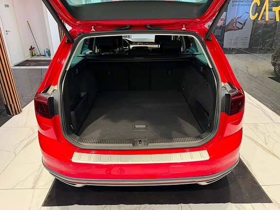 Volkswagen Passat Alltrack 5 of 30