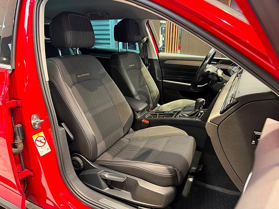 Volkswagen Passat Alltrack 25 of 30