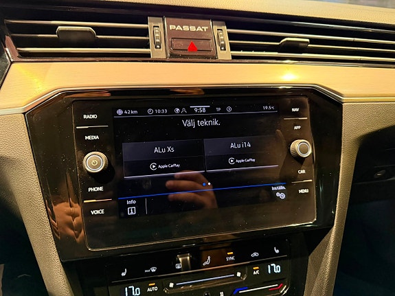 Volkswagen Passat Alltrack 17 of 30