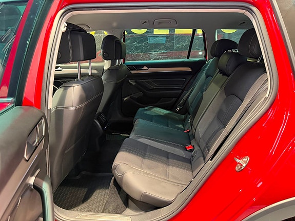 Volkswagen Passat Alltrack 21 of 30