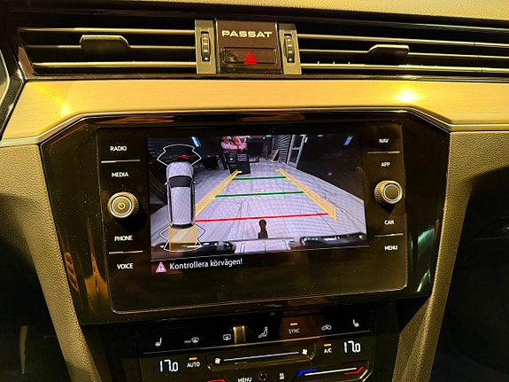 Volkswagen Passat Alltrack 15 of 30