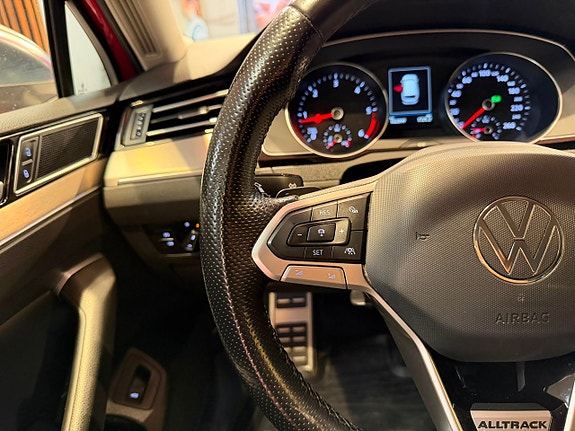 Volkswagen Passat Alltrack 13 of 30