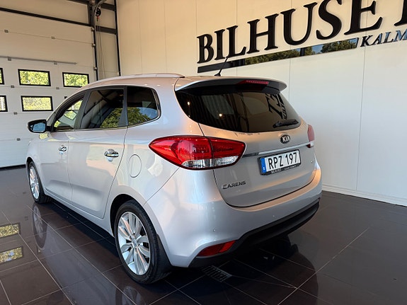 Kia Carens 3 of 6