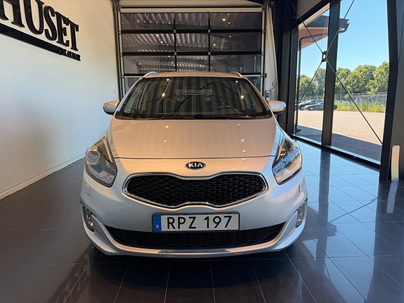 Kia Carens 2 of 6