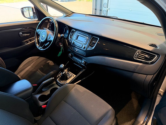 Kia Carens 6 of 6