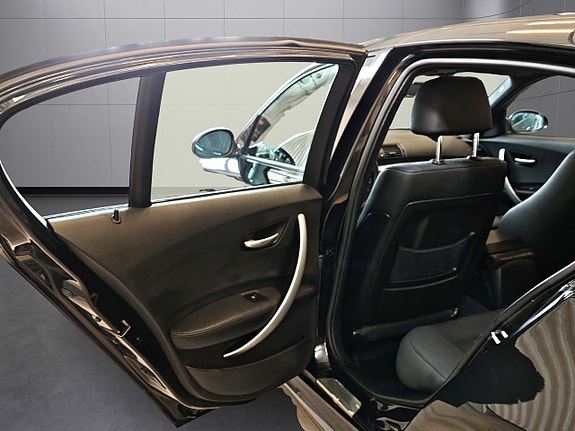 BMW 120i 14 of 24