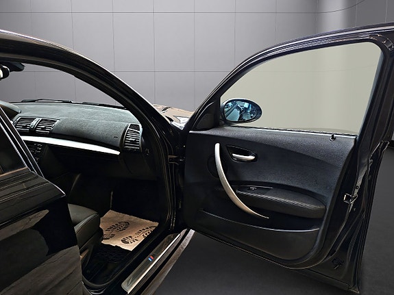 BMW 120i 15 of 24
