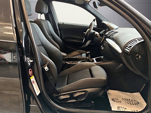 BMW 120i 16 of 24