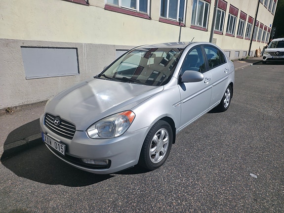 Hyundai Accent 3 of 5
