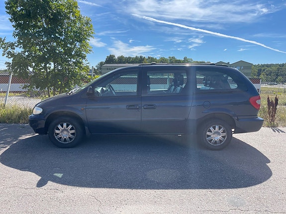 Chrysler Grand Voyager 2 of 12
