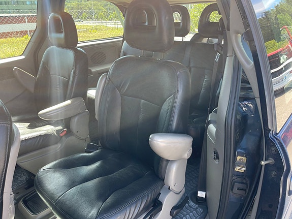 Chrysler Grand Voyager 6 of 12