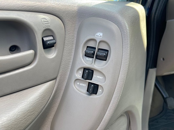 Chrysler Grand Voyager 12 of 12