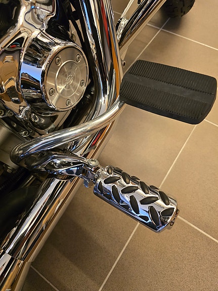 Harley-Davidson Super Glide Custom 7 of 11
