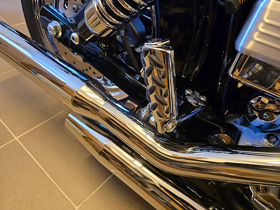 Harley-Davidson Super Glide Custom 4 of 11