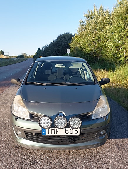 Renault Clio 2 of 6