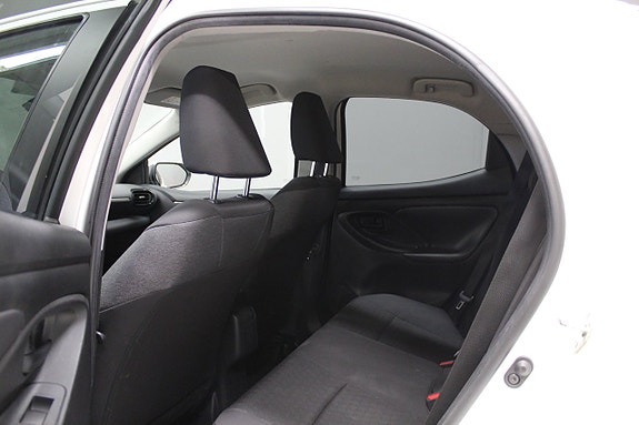 Toyota Yaris 10 of 14