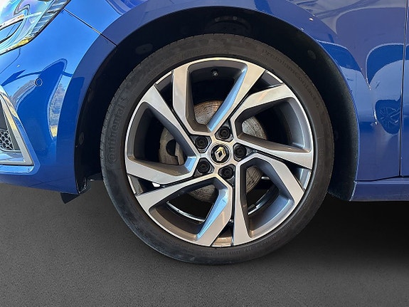 Renault Megane E-Tech 5 of 10