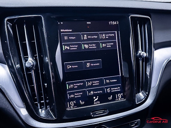 Volvo V60 Cross Country 27 of 30