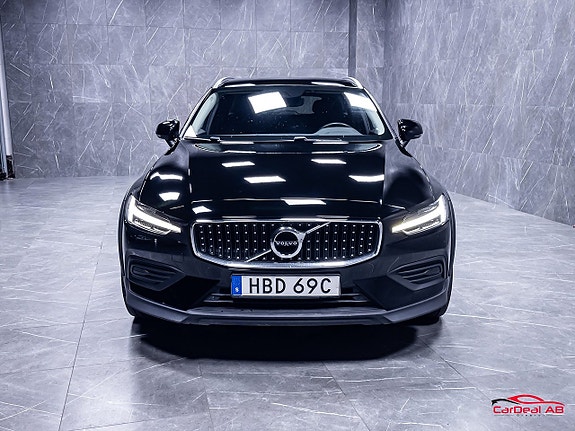 Volvo V60 Cross Country 2 of 30