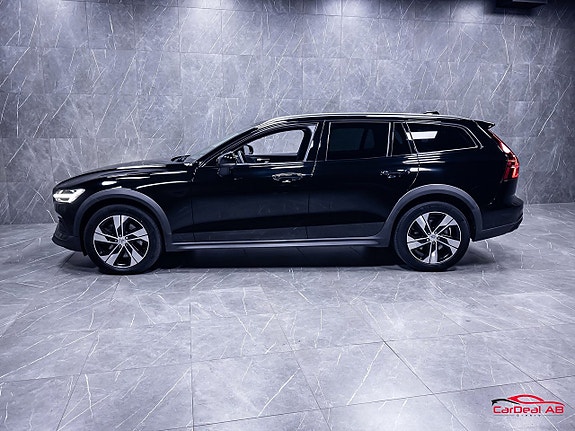 Volvo V60 Cross Country 4 of 30