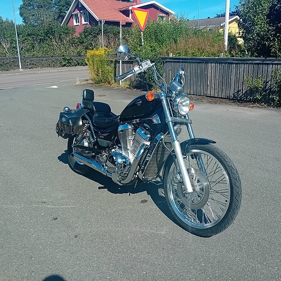 Suzuki VS800 INTRUDER 2 of 7