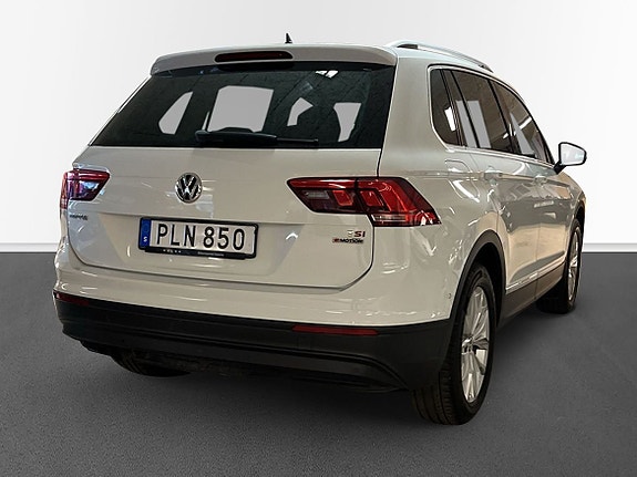 Volkswagen Tiguan 4 of 10