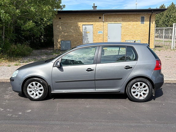 Volkswagen Golf V 2 of 4