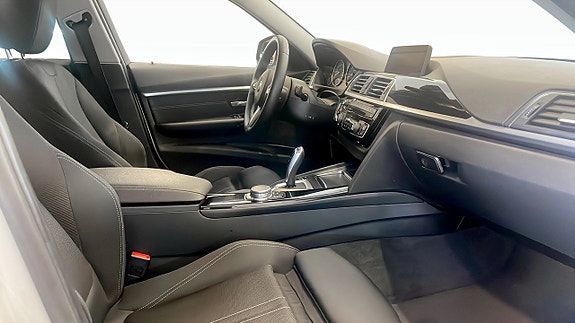 BMW 330e 3 of 10