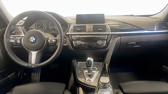 BMW 330e 4 of 10