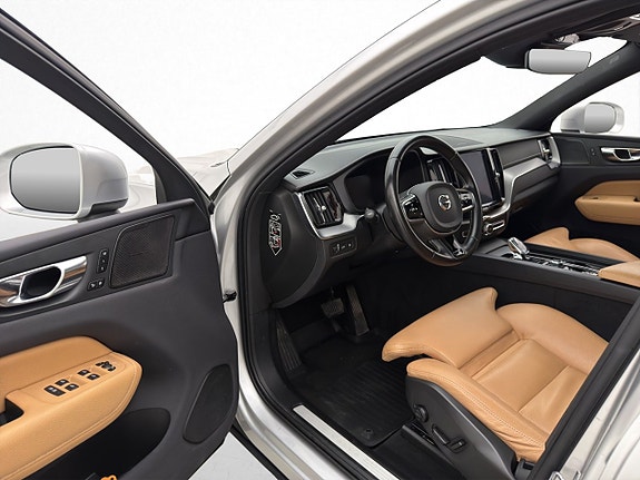 Volvo XC60 16 of 30