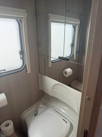 Adria Adora 593 up 4 of 6